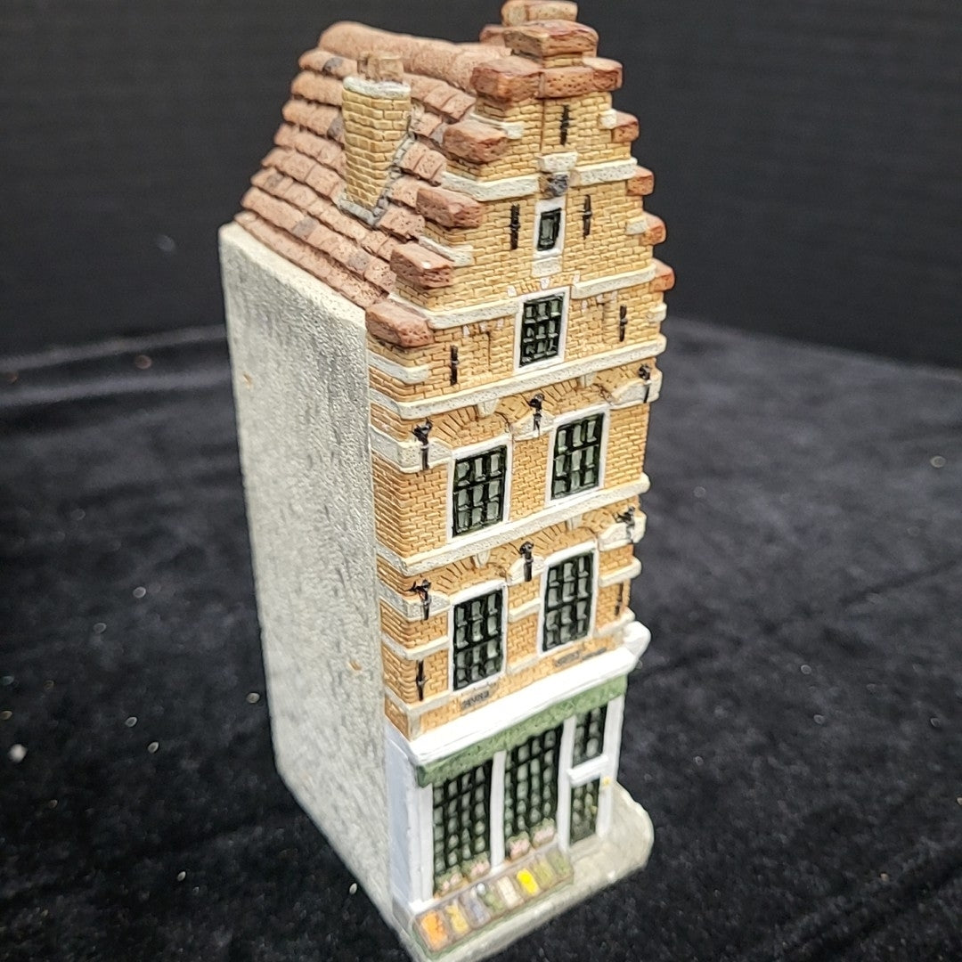 Wonderworld Figurine